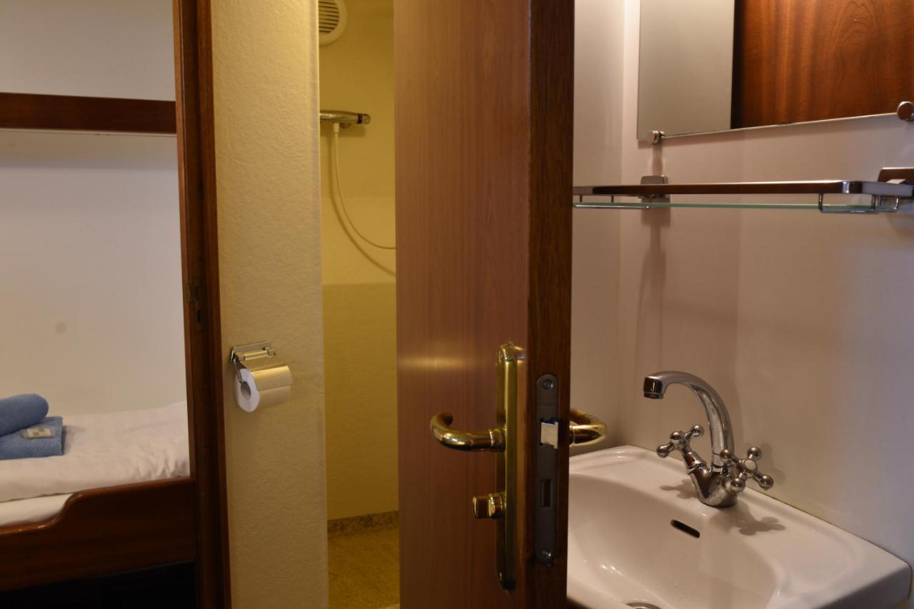 Twin Room Private Bathroom