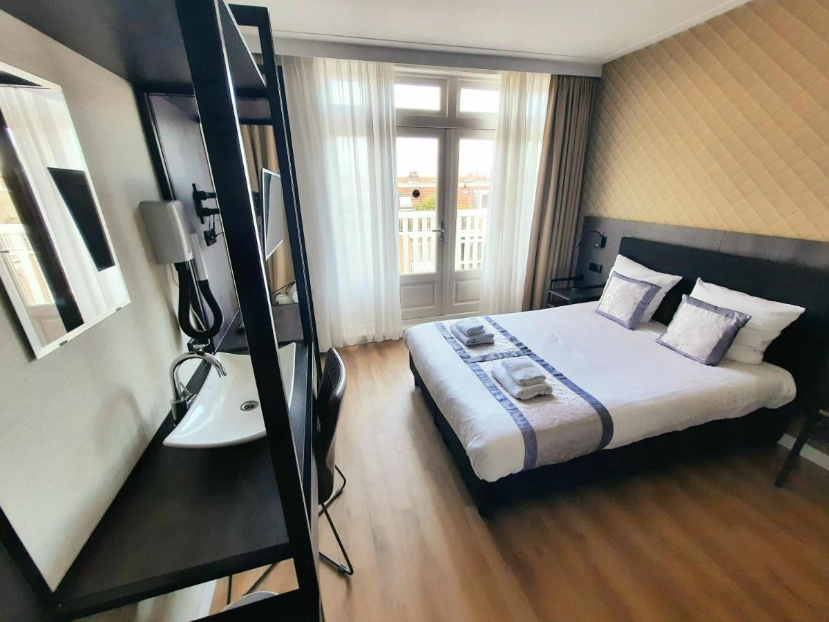 Quarto Twin/Duplo com Banheiro Compartilhado