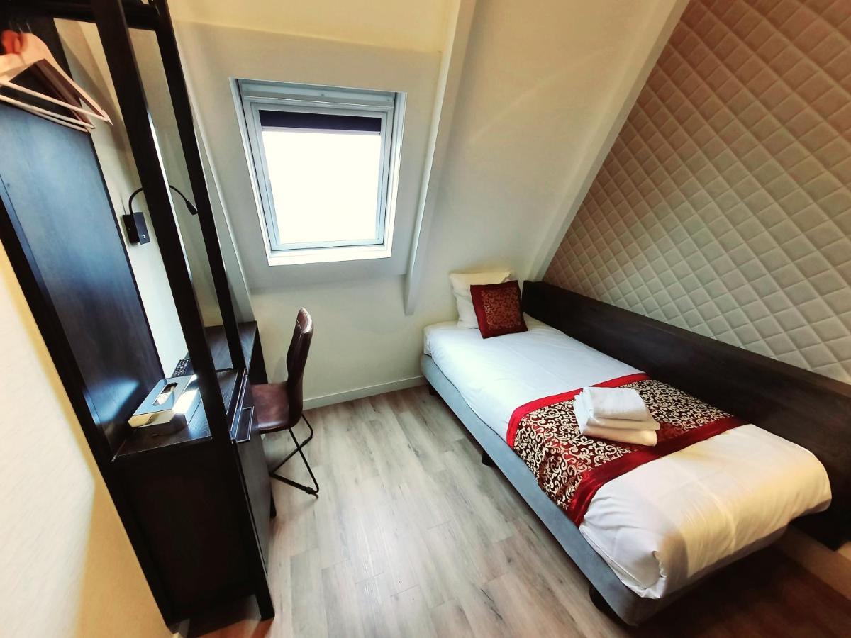Quarto Individual com Banheiro Compartilhado