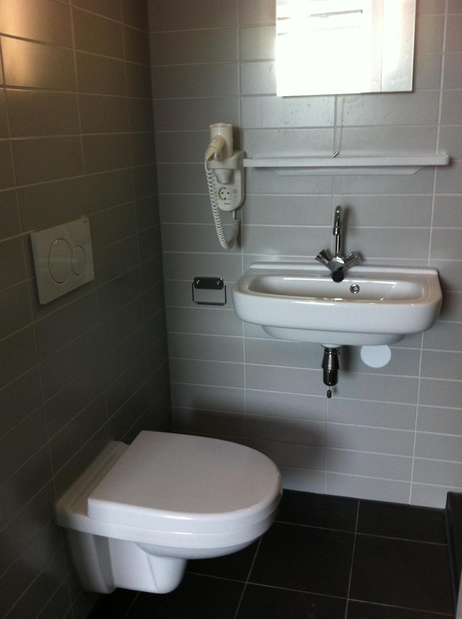 Small Quadruple Room,63759925:JPEG