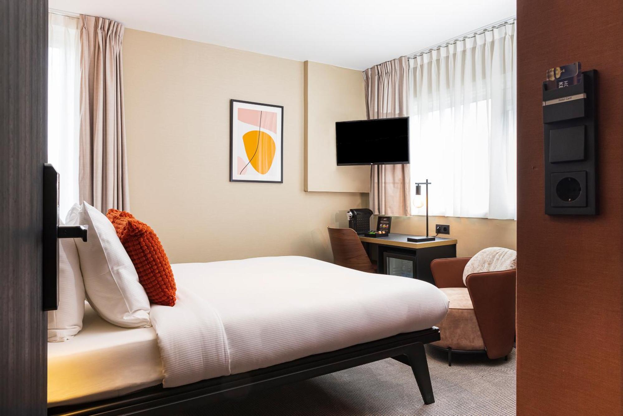 Small Double Room,1275277699:JPEG