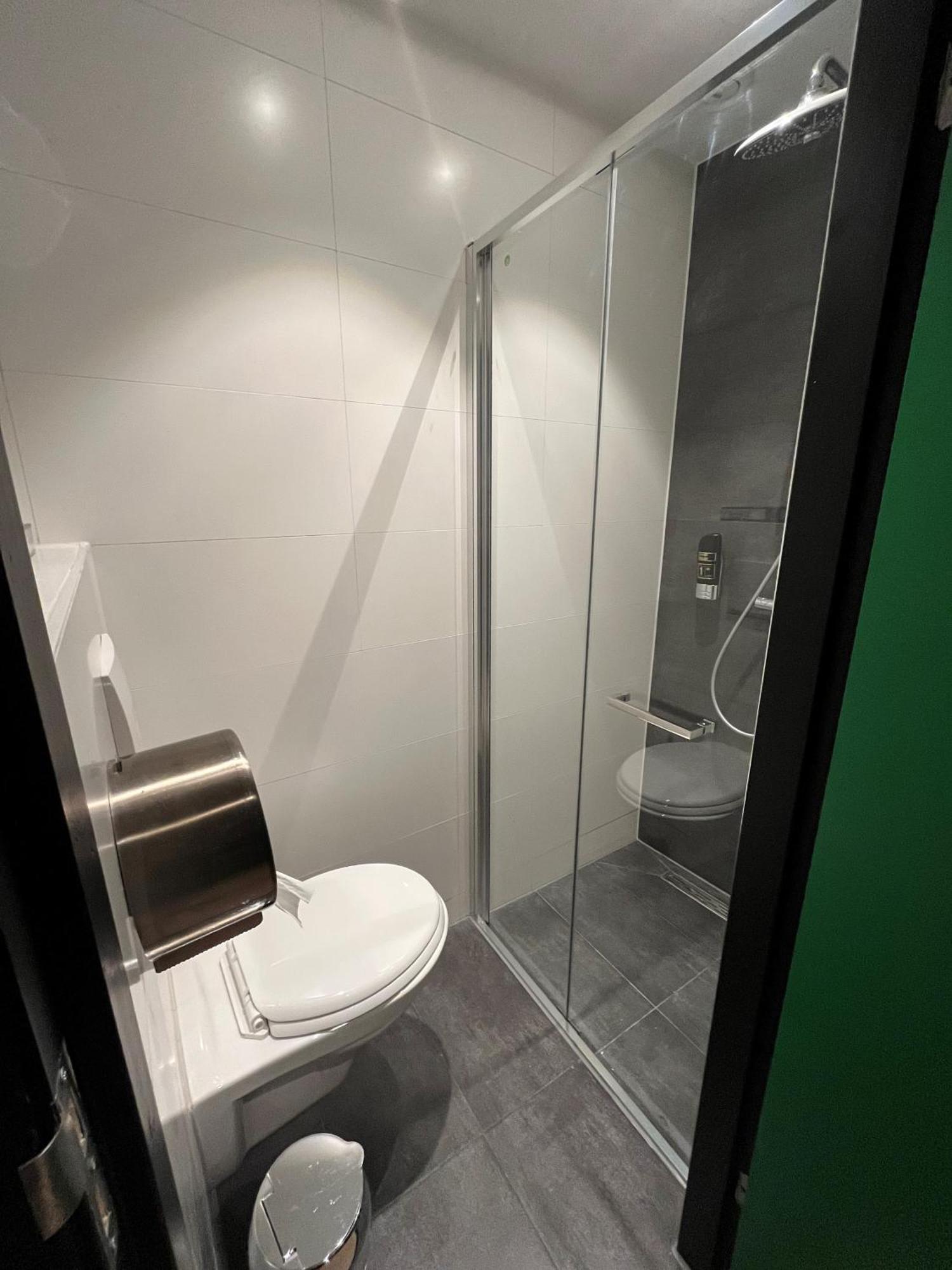 Bed in een Gemengde Slaapzaal met 12 Bedden