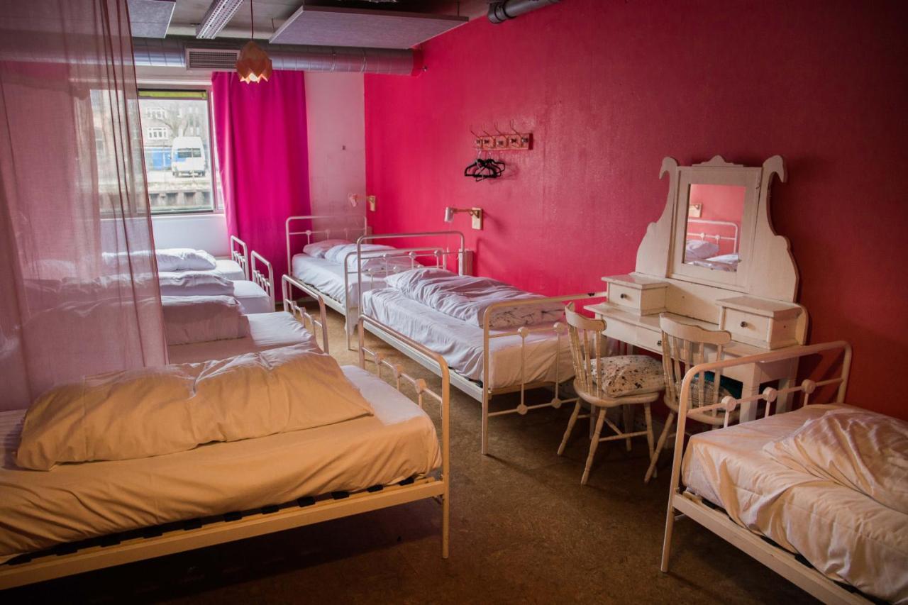 Bed 7 bed Girls Dorm