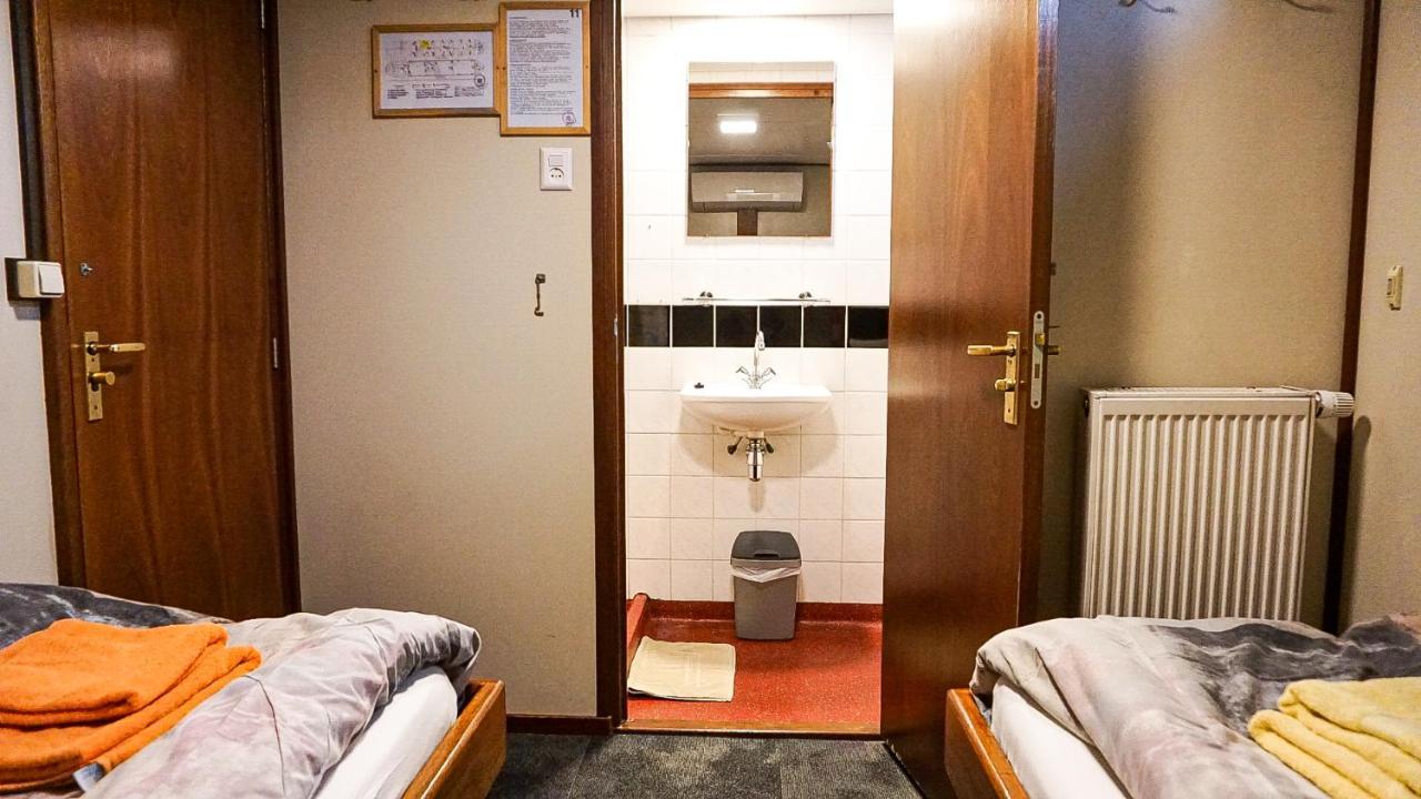 Twin Room,1388582351:JPEG