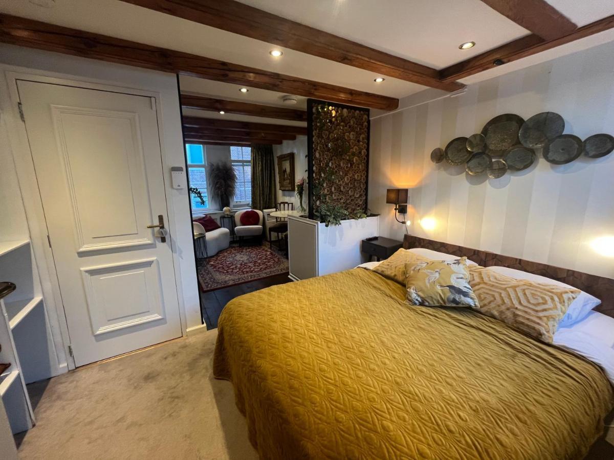 Deluxe Double Room Bath,1468536725:JPEG