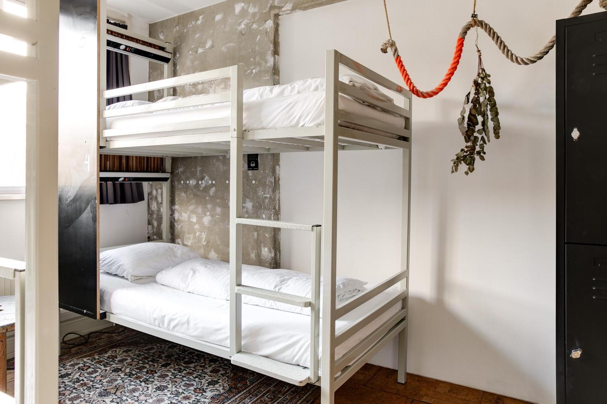 Bed 4-Bed Mixed Dormitory Room