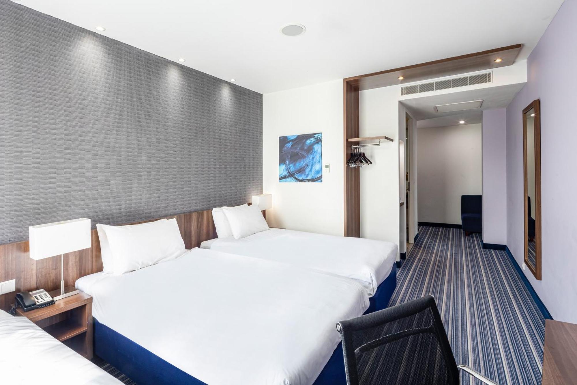 Standard Room with Three Single Beds - Free Breakfast,1275338005:JPEG