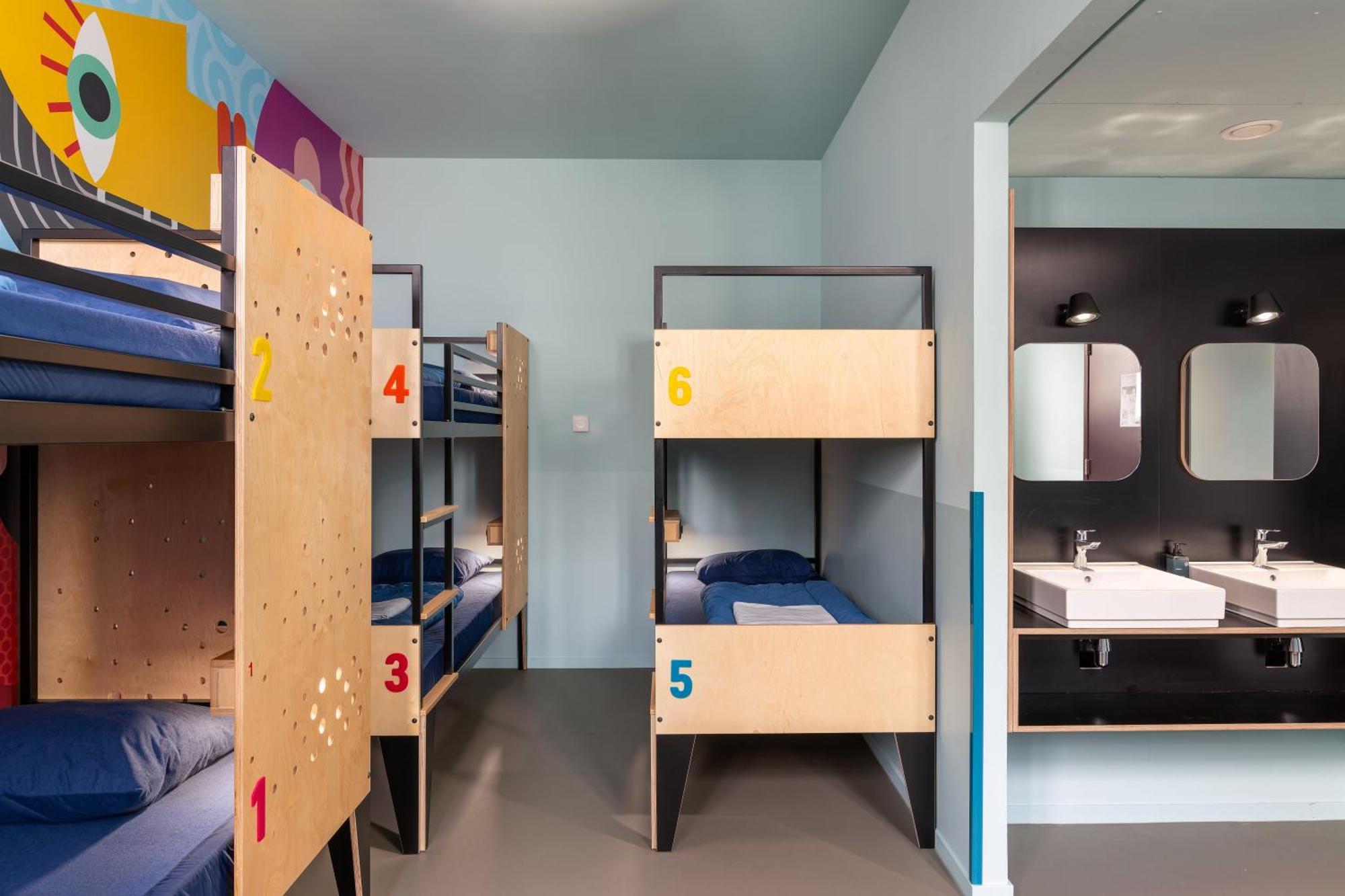 8-person Room with Private Bathroom and Shower