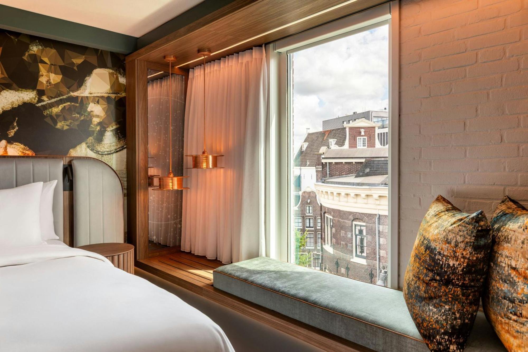 Deluxe King Room with City View
