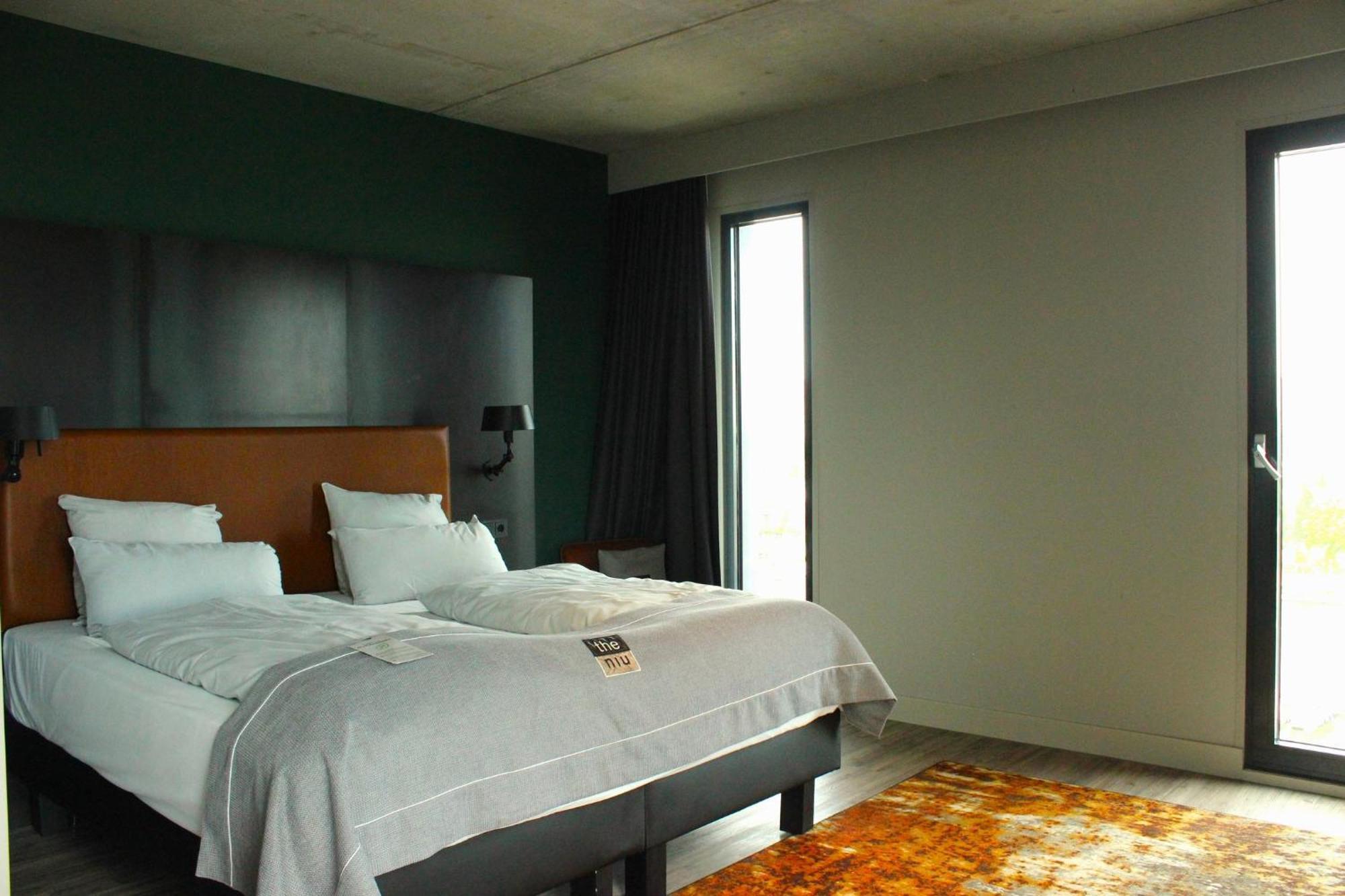 Standard Queen Room Accessible