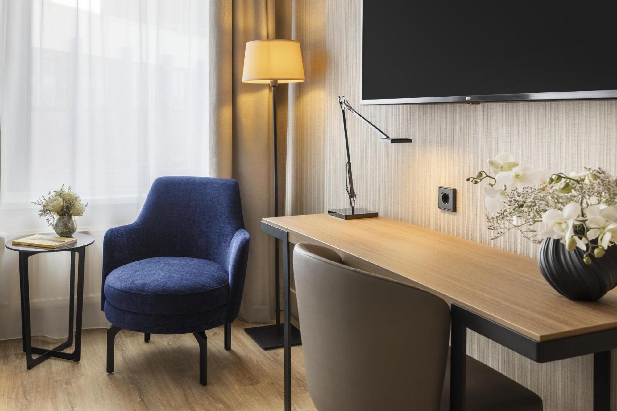 Standard Street View Room