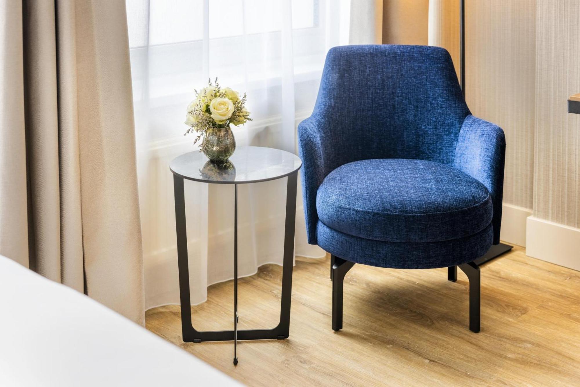 Standard Street View Room