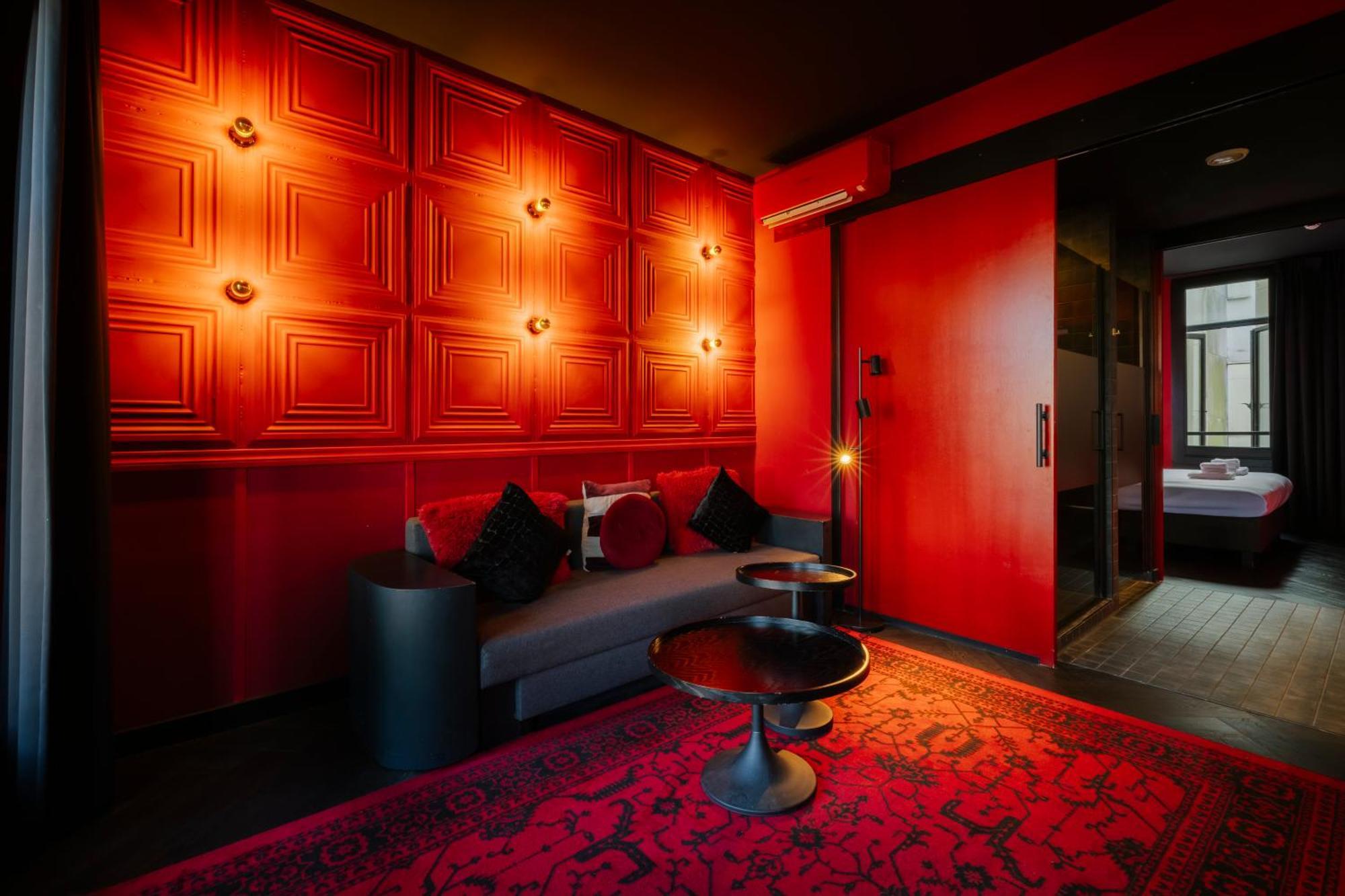 Bar Rouge Suite