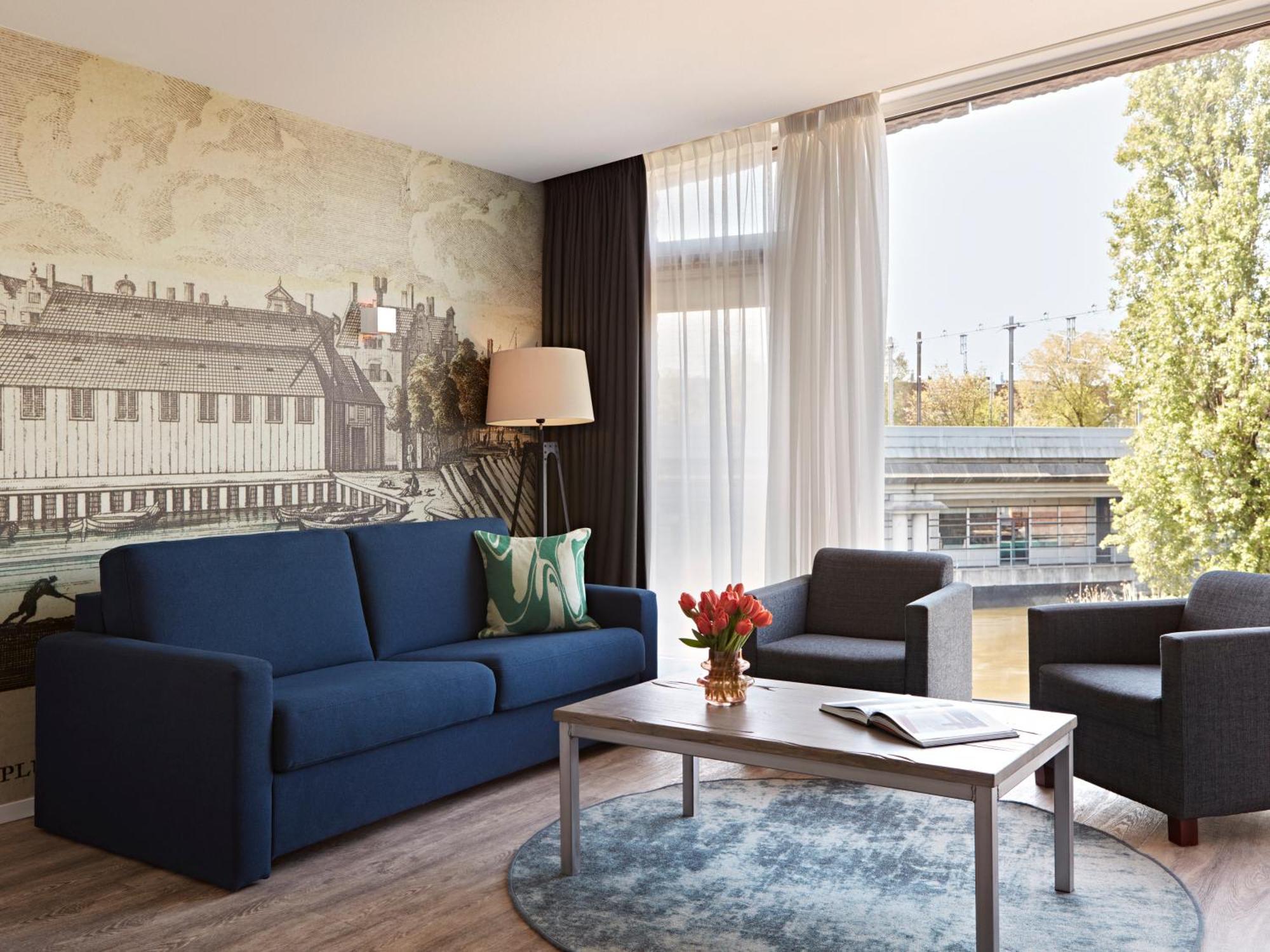 Extra Large 2 Bedroom Apartment with Sofa Bed - Canal view