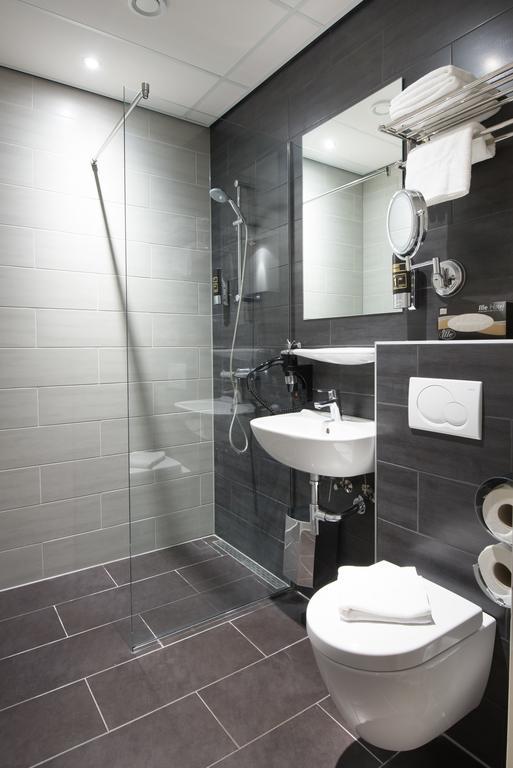 Quarto Super Pequeno com 2 Camas de Solteiro