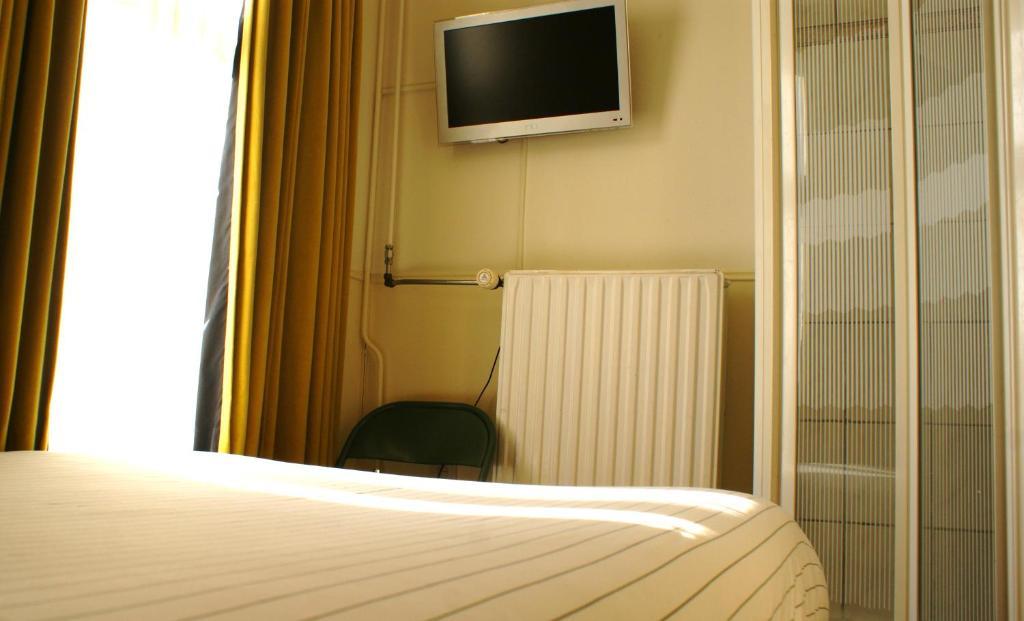 Single Room with Shared Toilet,47032129:JPEG