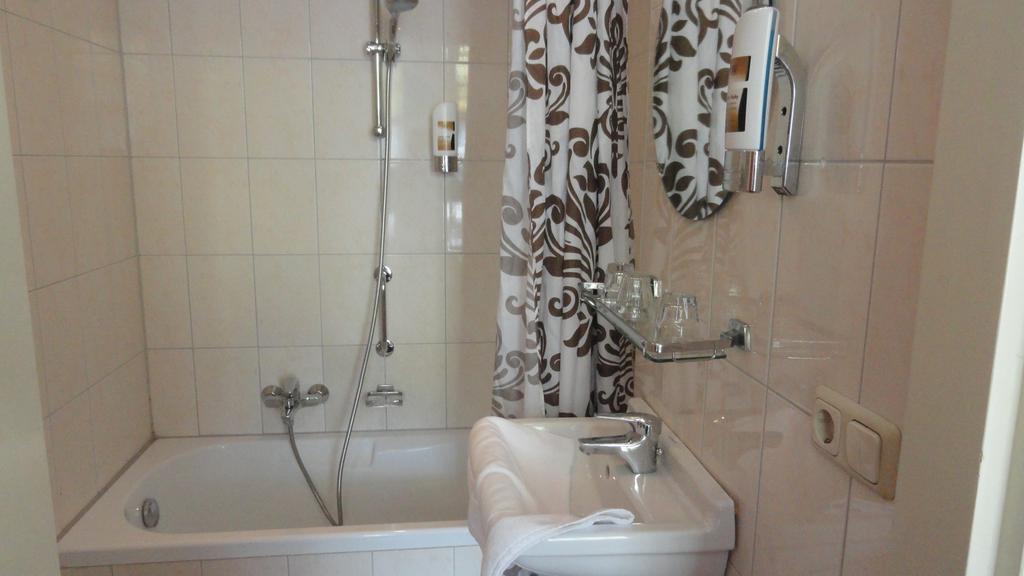 Quarto Standard com Cama de Casal ou 2 de Solteiro