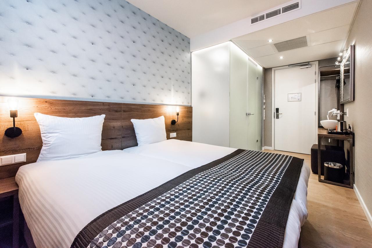Quarto no Semissubsolo com 2 Camas de Solteiro