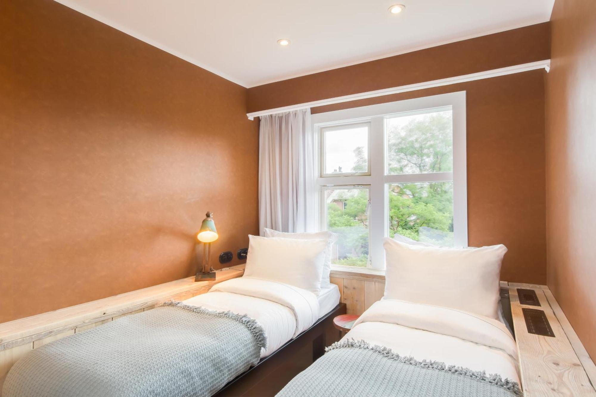 Quarto Pequeno com 2 Camas de Solteiro