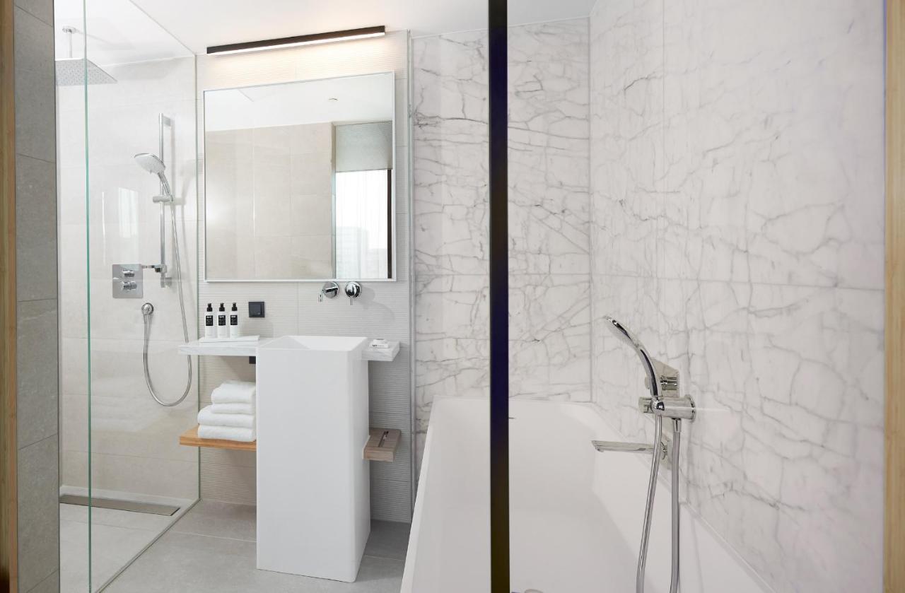 Junior Suite Bath & Shower
