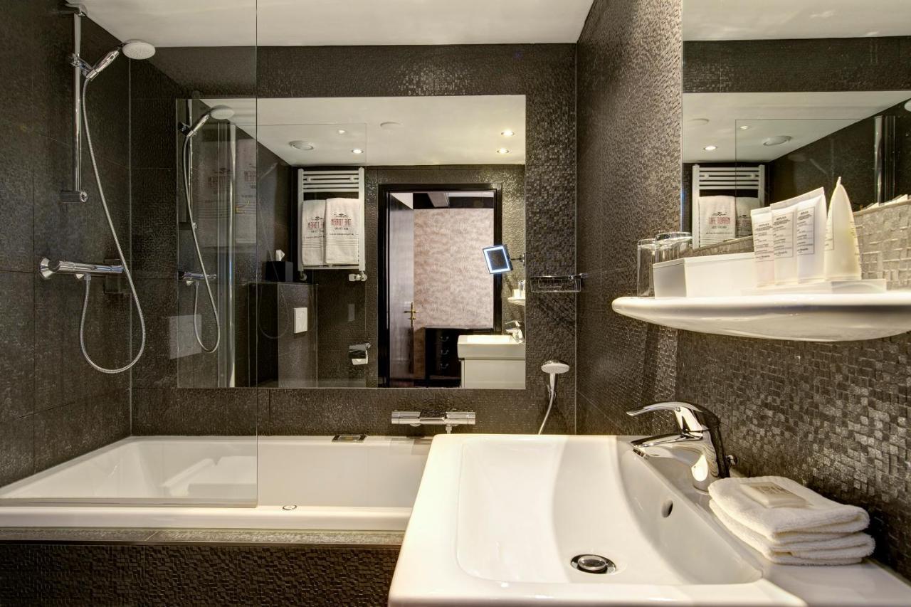 Deluxe Room Canal View Spa Bath