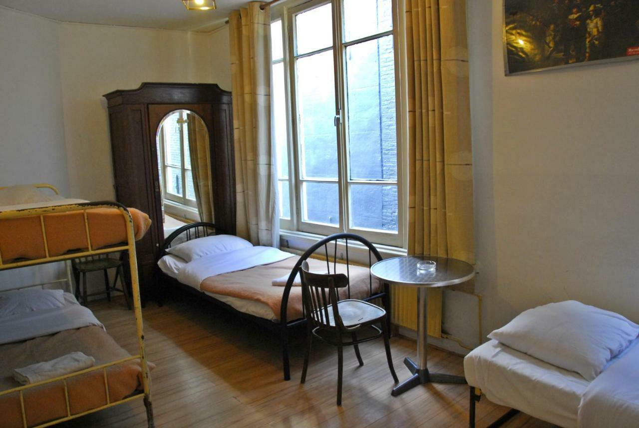 Quarto Quádruplo Económico com Casa de Banho Partilhada
