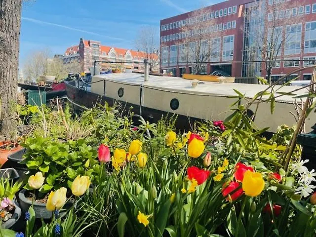 Romantic Houseboat-1