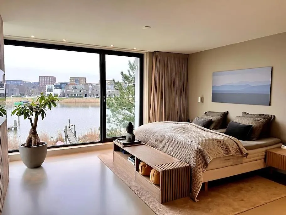 Luxury Waterfrontvilla Amsterdam-1