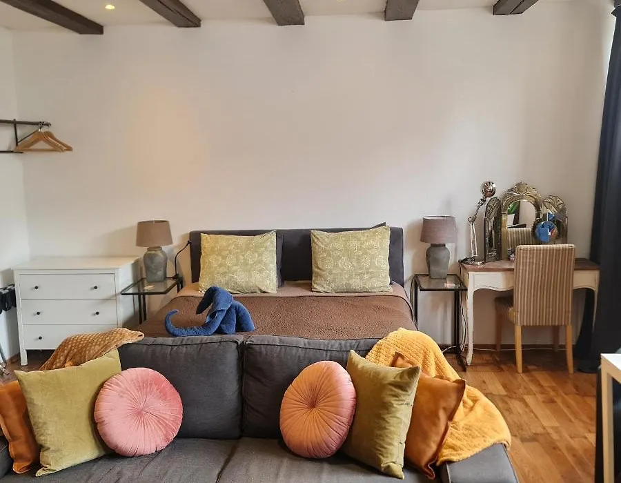 Crown Guesthouse Amsterdam-1
