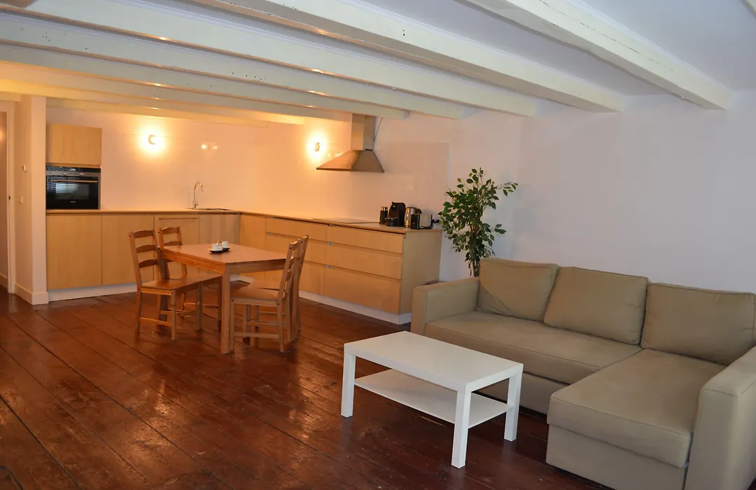 Rembrandtplein Bed & Breakfast-1