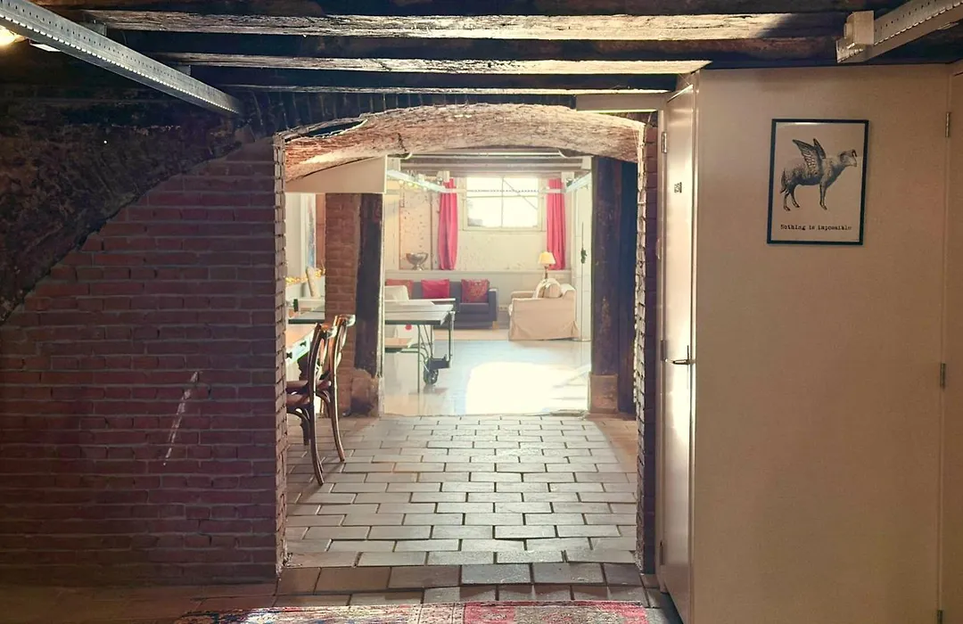 Top-Notch Space Along Canal In Historic Centre-1