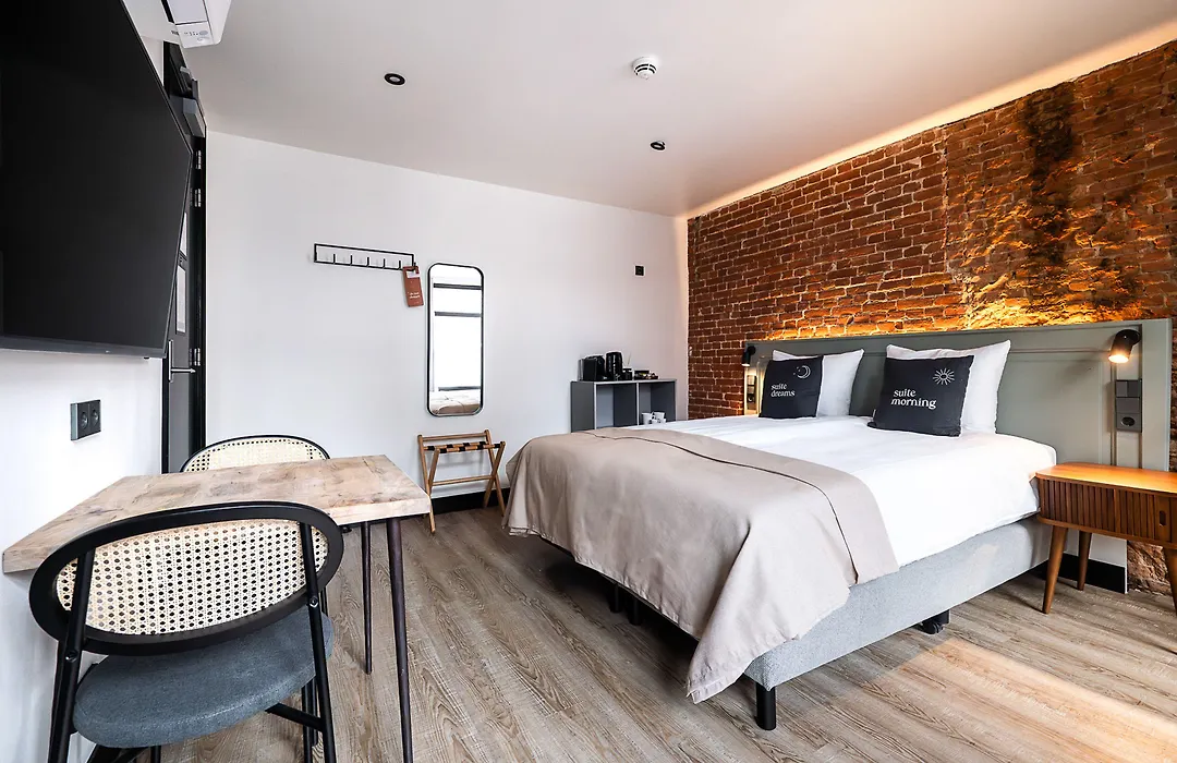 Limehome Amsterdam Leidsekruisstraat-1