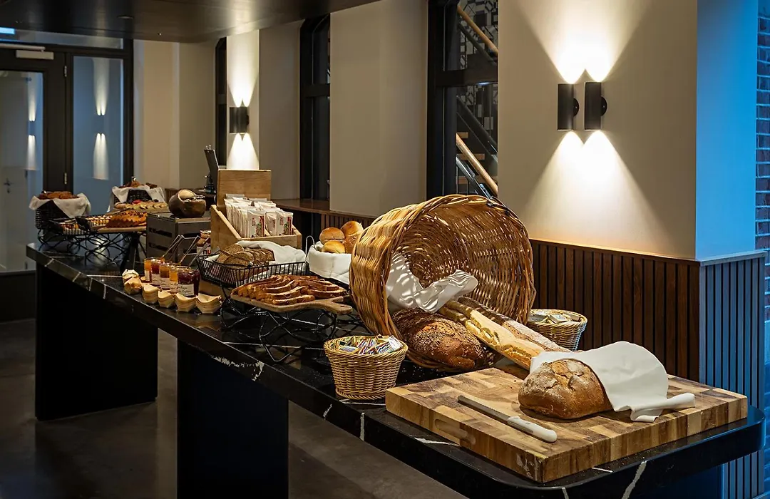 Pestana Amsterdam Riverside-1