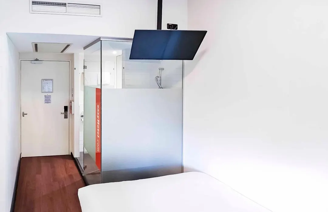 Easyhotel Amsterdam City Centre South-1