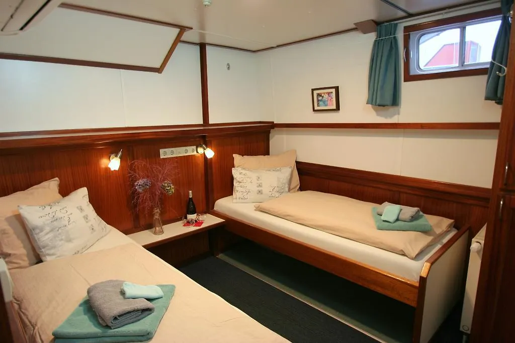 Hotelboat Fiep-1