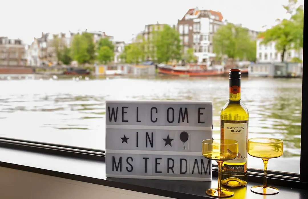 Houseboat Amsterdam - Room With A View-1