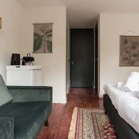 Twenty Five Rooms-2