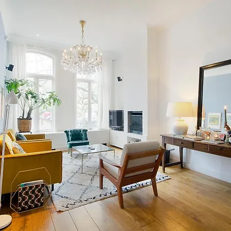 Luxurious Canal Apartment-2