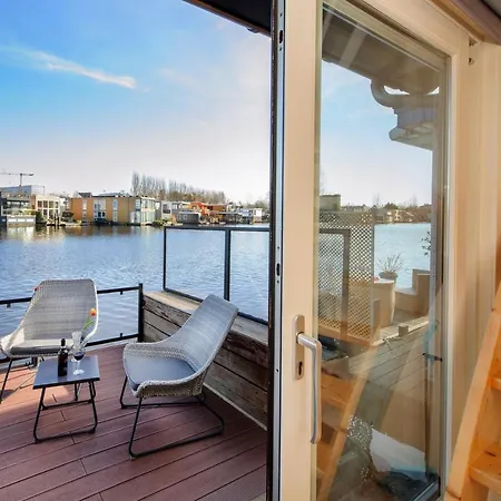 Houseboat Studio With Canalview And Free Bikes-3