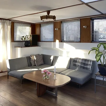 Historic Centre Comfortable Houseboat-2