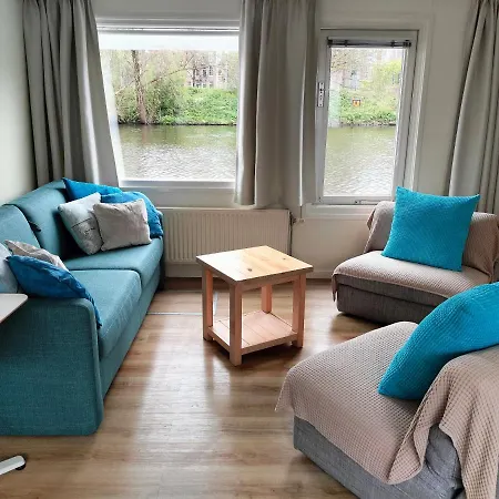 Apartment At The East Side, Close To Center-3