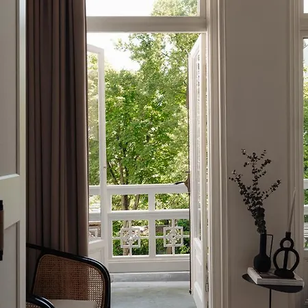 Spacious 2 Bedroom Apartment-3