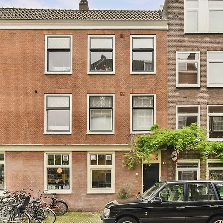 Historic Jordaan Canal View Guestroom-3