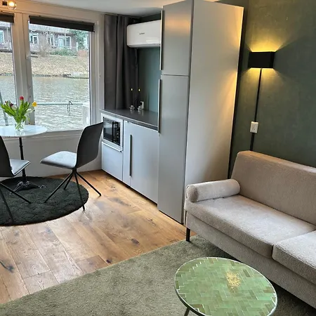 Houseboat Amsterdam-2