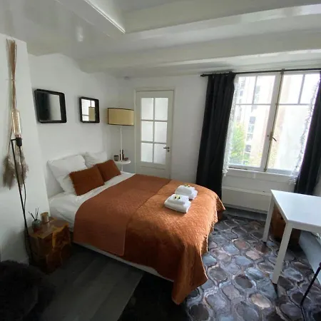Cozy Studio In The Heart Of Amsterdam-2