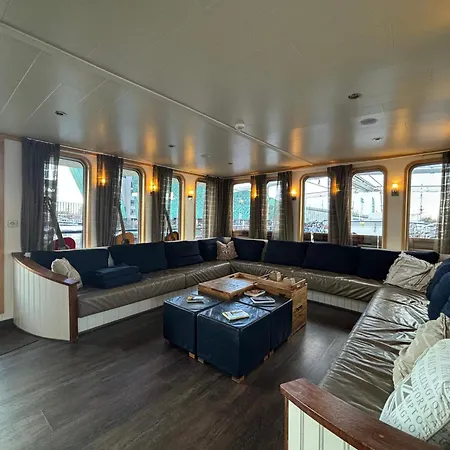 Hotelboat Iris-2