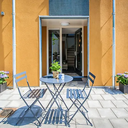 Plantage Garden Apartments-3