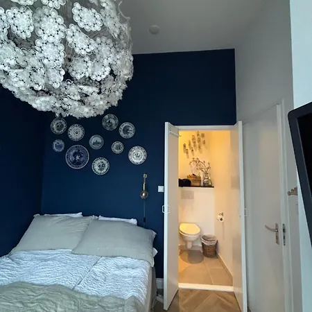 Lovely Small Apartment In 'De Pijp'-2