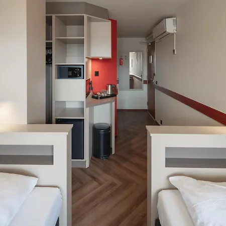 A-Train Hotel-3