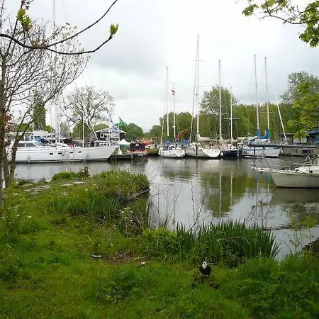Houseboat Vliegenbos-2